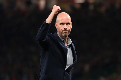 Ten Hag tham gia chạy cùng cầu thủ MU